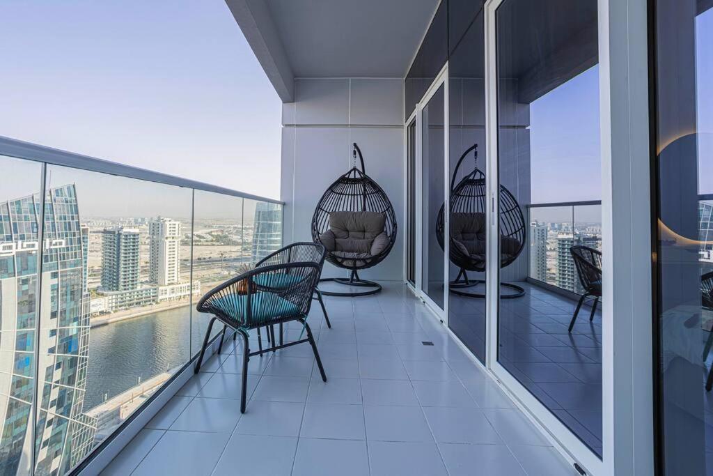 Axinite - Brand New! Warm Cozy 1 Bed High Floor Downtown Canal View