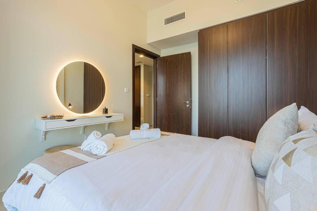 Axinite - Brand New! Warm Cozy 1 Bed High Floor Downtown Canal View Apartment Dubai