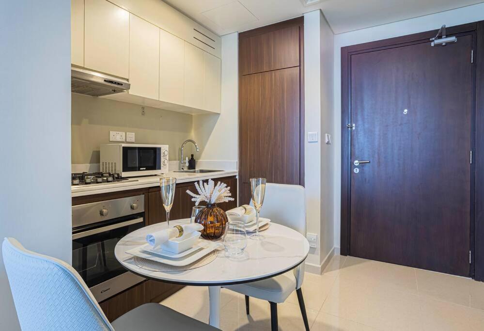 Apartment Axinite - Brand New! Warm Cozy 1 Bed High Floor Downtown Canal View