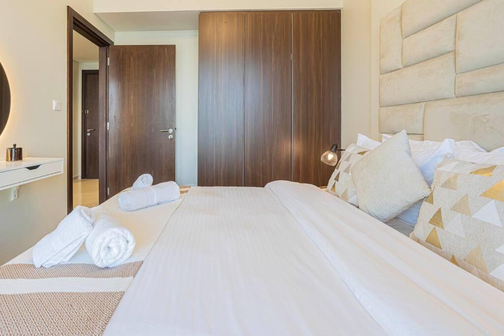 Apartment Axinite - Brand New! Warm Cozy 1 Bed High Floor Downtown Canal View