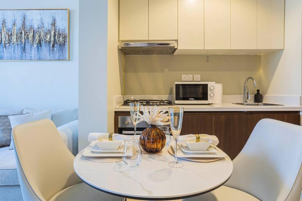 Axinite - Brand New! Warm Cozy 1 Bed High Floor Downtown Canal View *