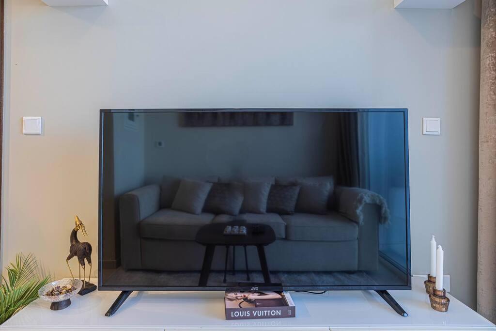 Axinite - Brand New! Warm Cozy 1 Bed High Floor Downtown Canal View *