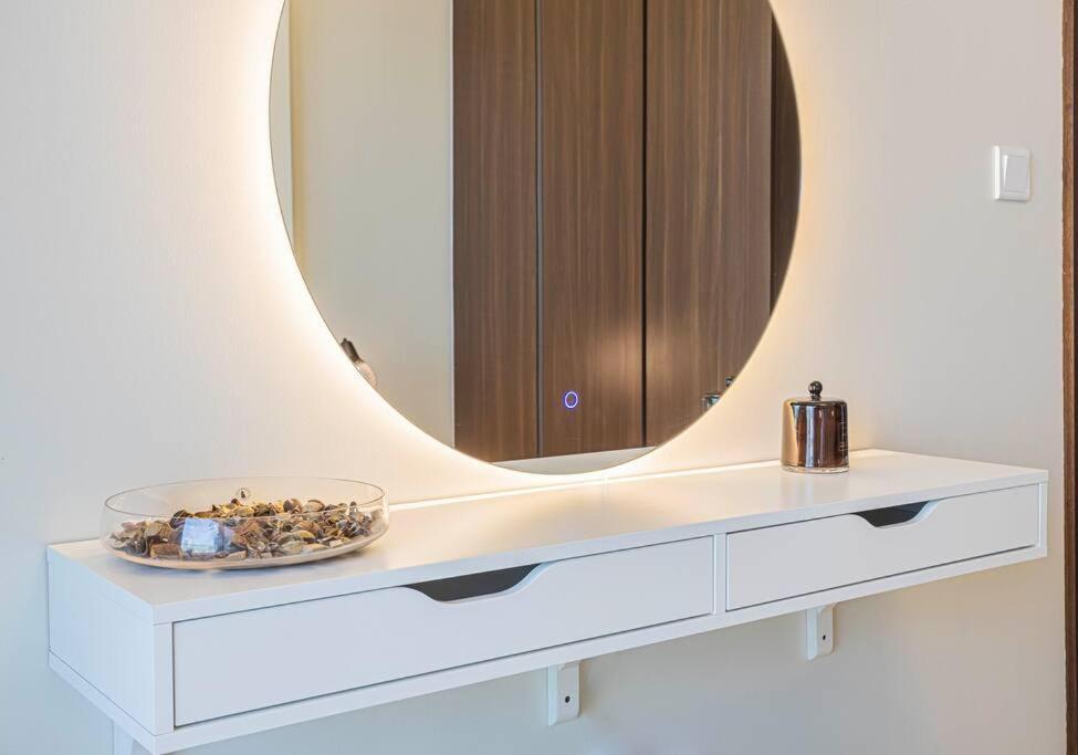 Axinite - Brand New! Warm Cozy 1 Bed High Floor Downtown Canal View Dubai