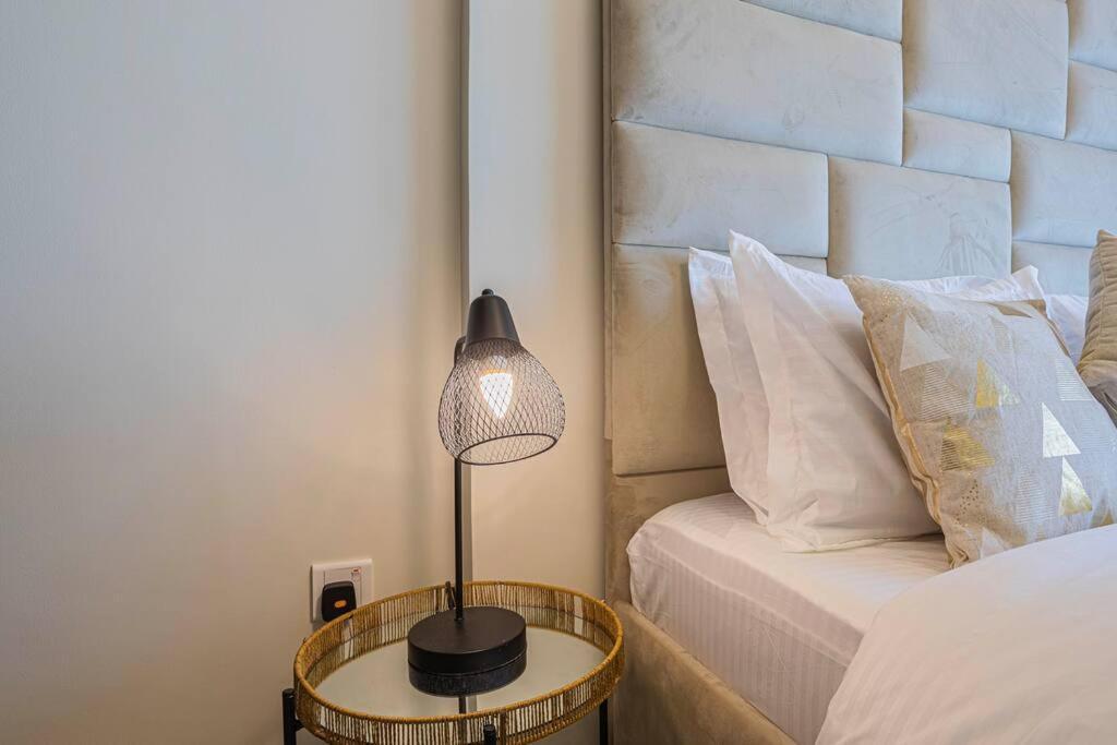 Apartment Axinite - Brand New! Warm Cozy 1 Bed High Floor Downtown Canal View Dubai