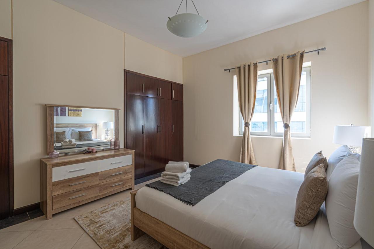 Higuests - Cheerful With Stunning Views In Port Saeed Apartment *