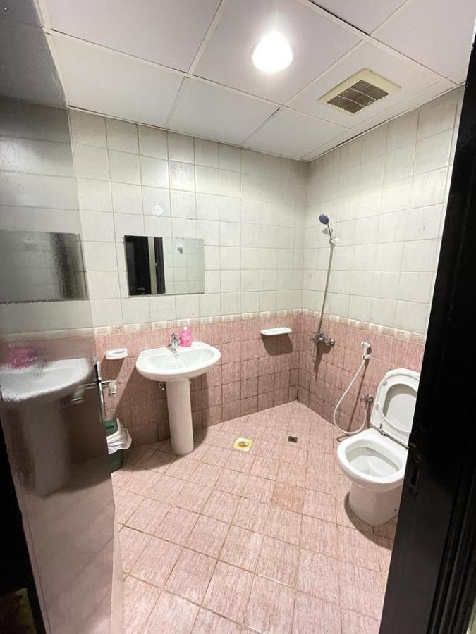 Al Raea Hostels Near Adcb Metro Station Hostel *