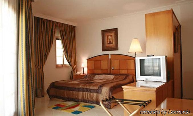 Dolphin Aparthotel Dubai
