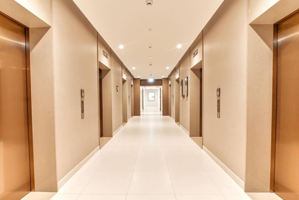 Apartment Luxury 2br High Floor Apt. W/ Burj Khalifa View With Laser Light Show And Dancing Fountain View *