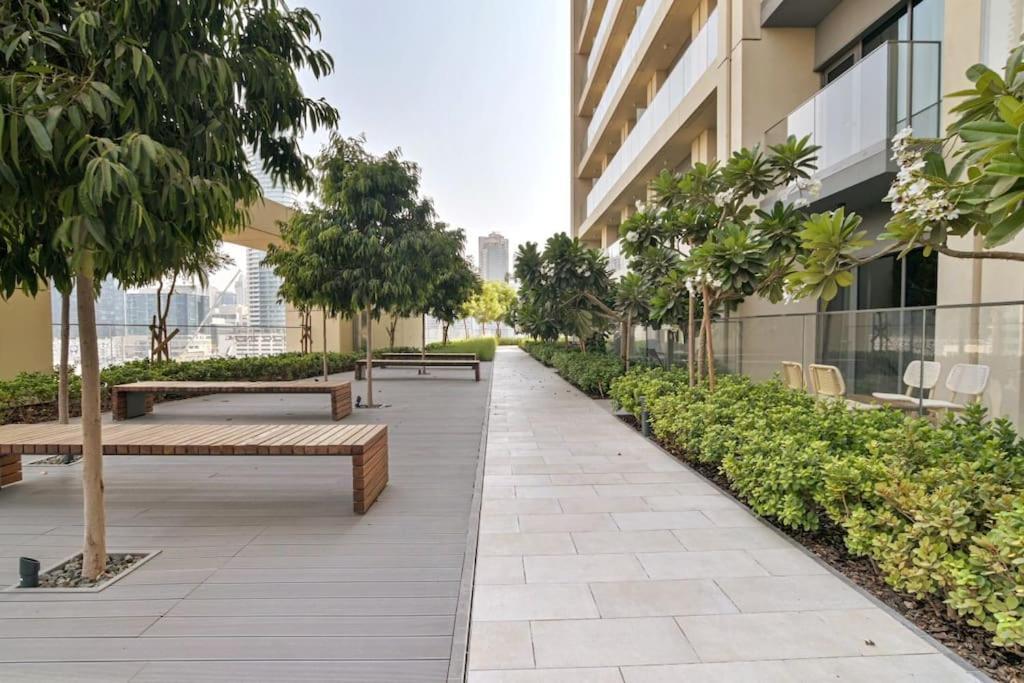 Luxury 2br High Floor Apt. W/ Burj Khalifa View With Laser Light Show And Dancing Fountain View Apartment