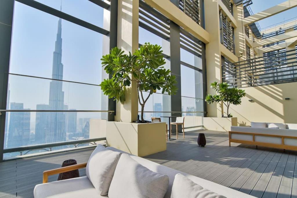 Luxury 2br High Floor Apt. W/ Burj Khalifa View With Laser Light Show And Dancing Fountain View Apartment *