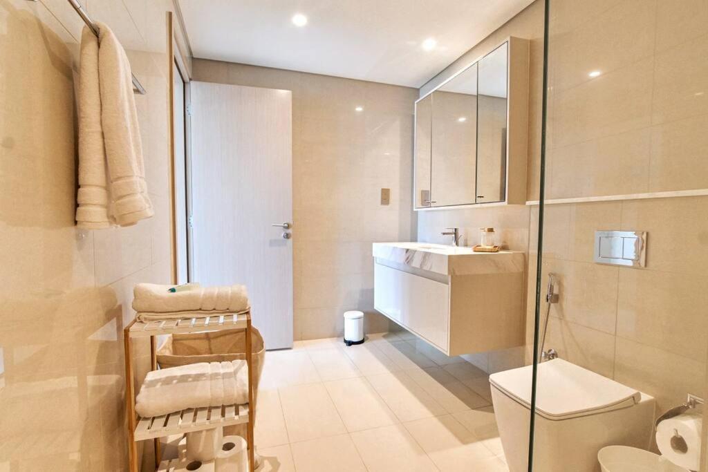 Luxury 2br High Floor Apt. W/ Burj Khalifa View With Laser Light Show And Dancing Fountain View Dubai