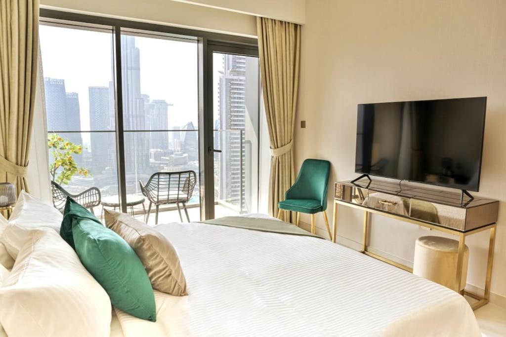 Luxury 2br High Floor Apt. W/ Burj Khalifa View With Laser Light Show And Dancing Fountain View *