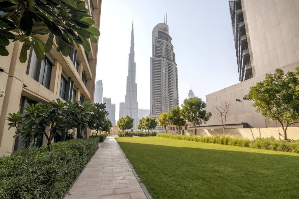 Luxury 2br High Floor Apt. W/ Burj Khalifa View With Laser Light Show And Dancing Fountain View Dubai