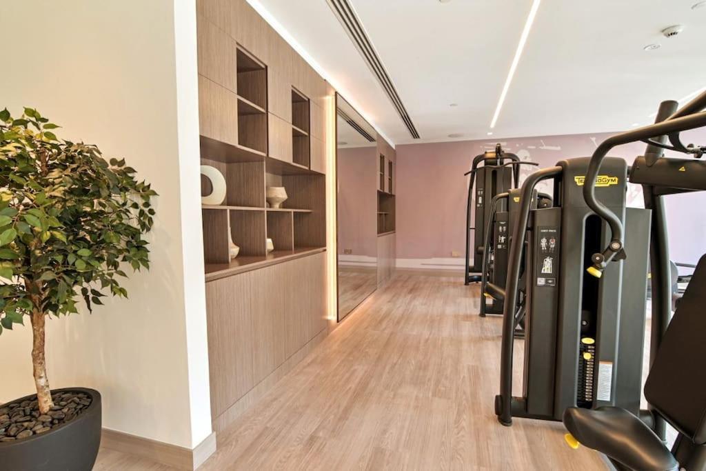 Luxury 2br High Floor Apt. W/ Burj Khalifa View With Laser Light Show And Dancing Fountain View Apartment *