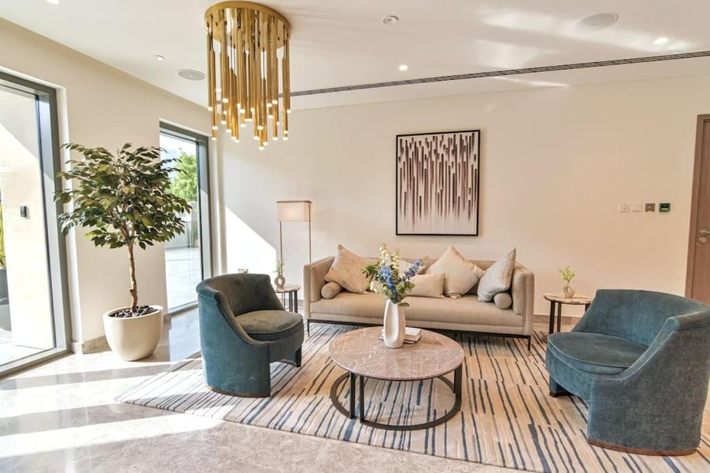 Luxury 2br High Floor Apt. W/ Burj Khalifa View With Laser Light Show And Dancing Fountain View Apartment