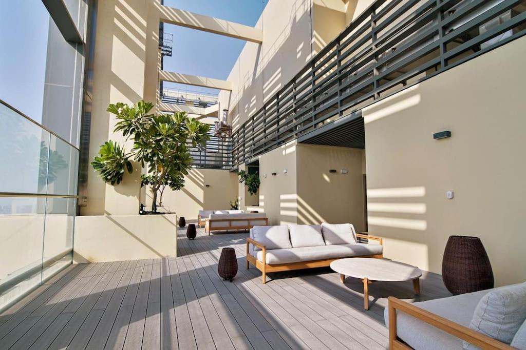 Luxury 2br High Floor Apt. W/ Burj Khalifa View With Laser Light Show And Dancing Fountain View Dubai