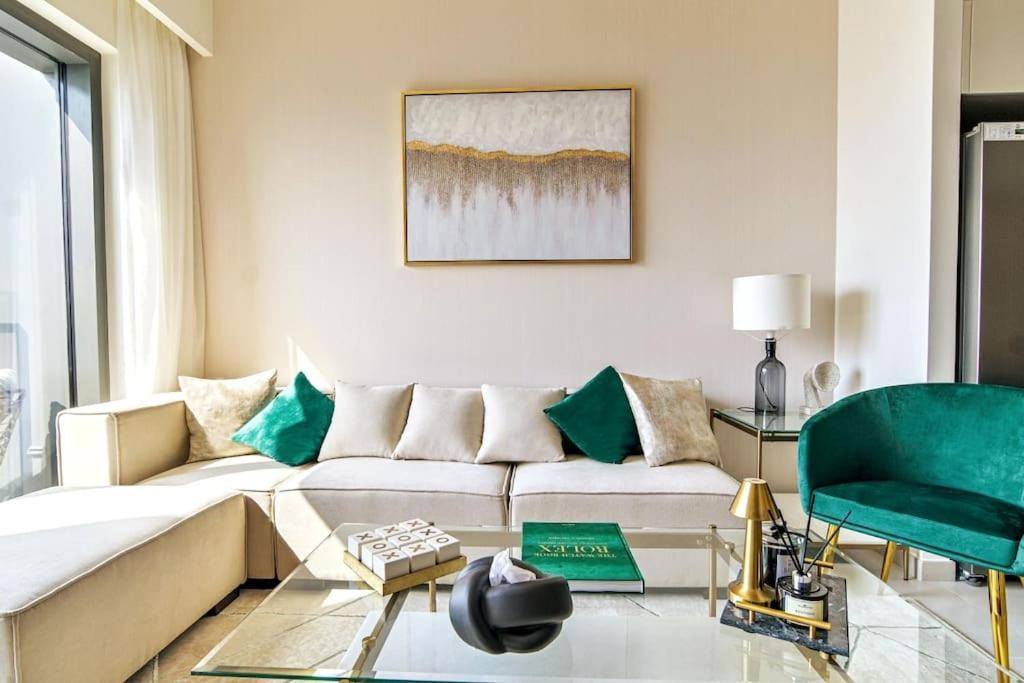 Luxury 2br High Floor Apt. W/ Burj Khalifa View With Laser Light Show And Dancing Fountain View