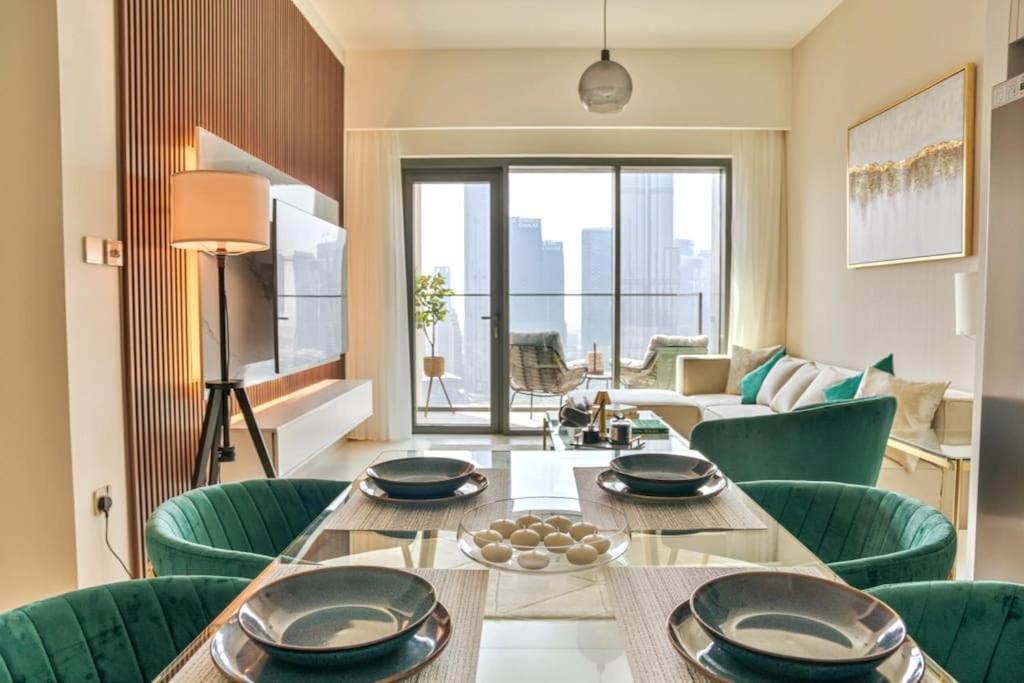 Luxury 2br High Floor Apt. W/ Burj Khalifa View With Laser Light Show And Dancing Fountain View
