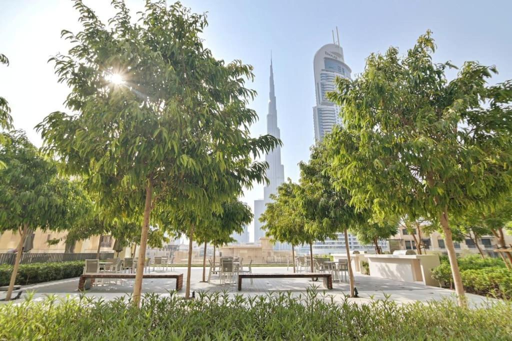Luxury 2br High Floor Apt. W/ Burj Khalifa View With Laser Light Show And Dancing Fountain View Apartment