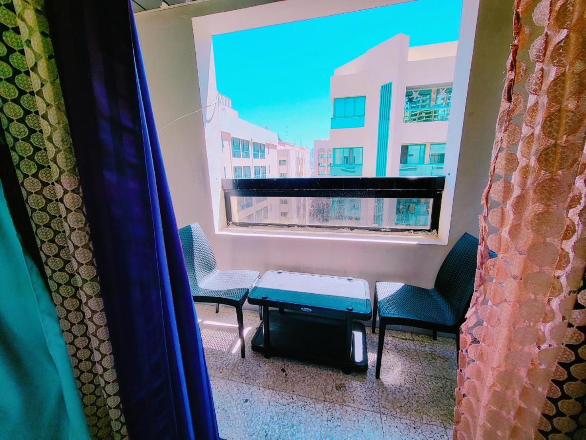 Vacation Near Adcb Metro & Sharaf Dg Metro Stations Hostel *