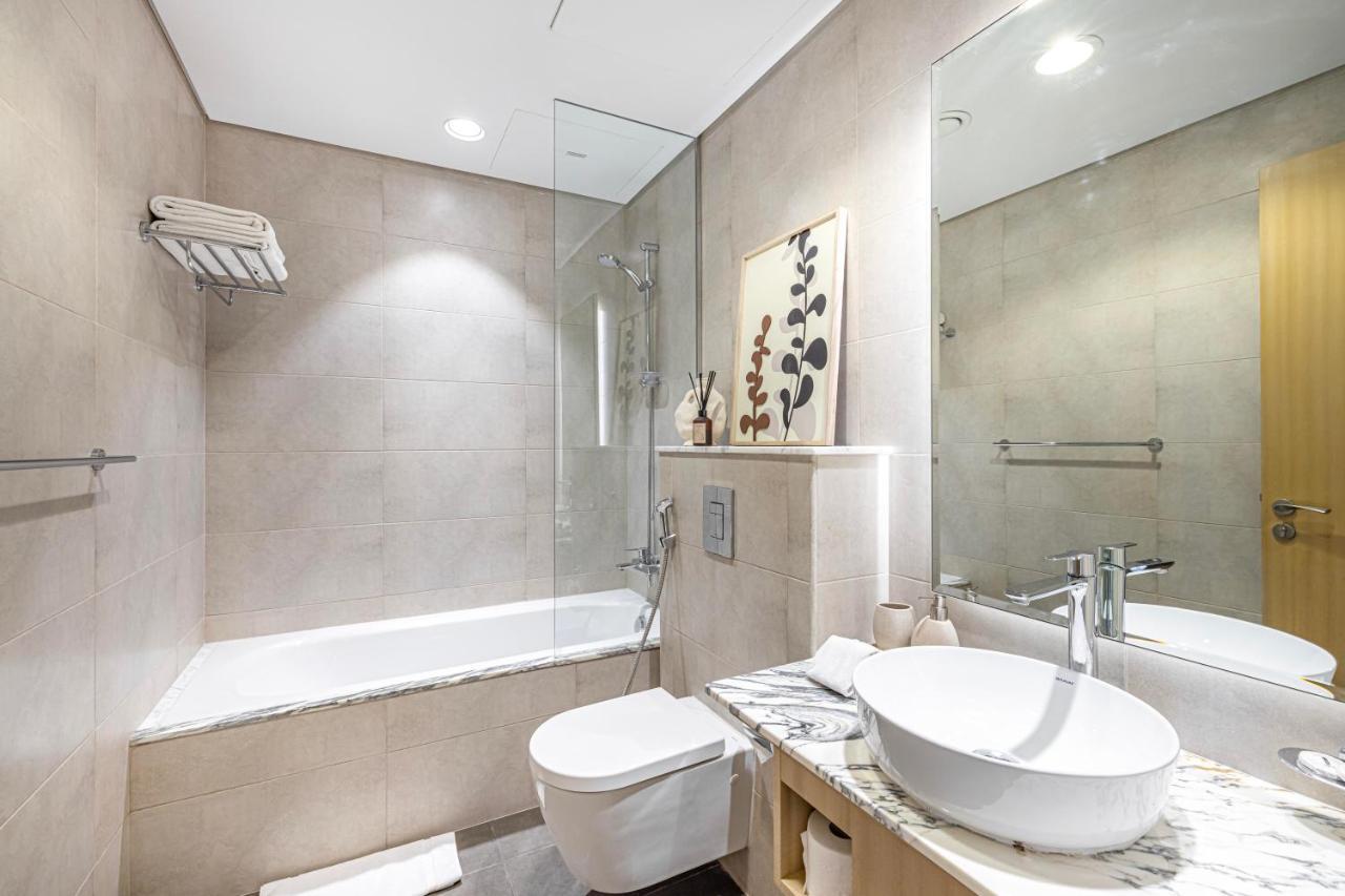 Daniels Burj Khalifa View 2br At Paramount Midtown Apartment