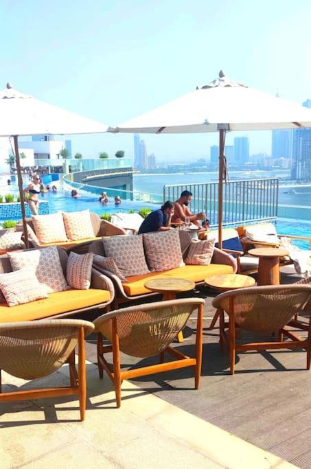Amazing With Infinity Pool Apartment Dubai