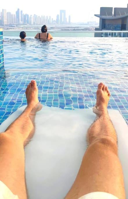 Amazing With Infinity Pool Apartment