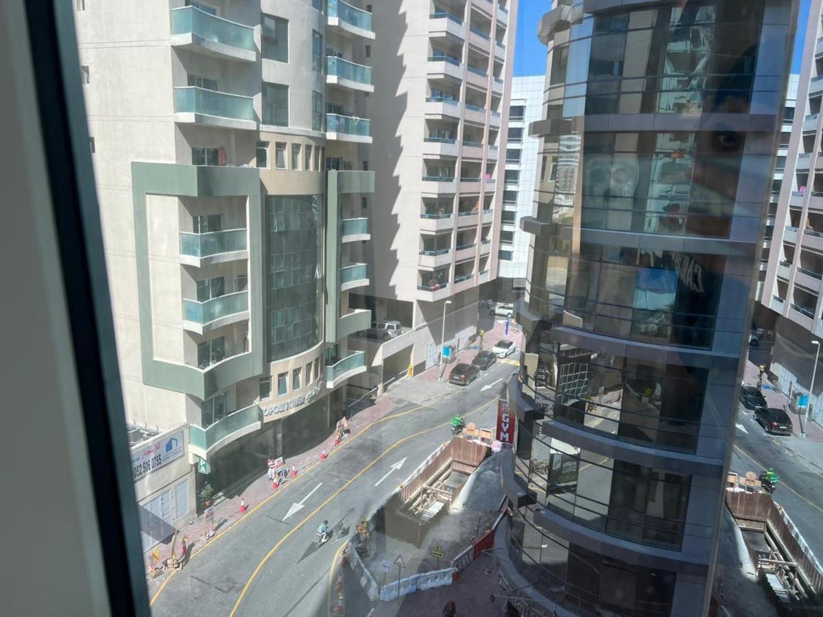 Partition With Window Near Moe Metro Homestay Dubai