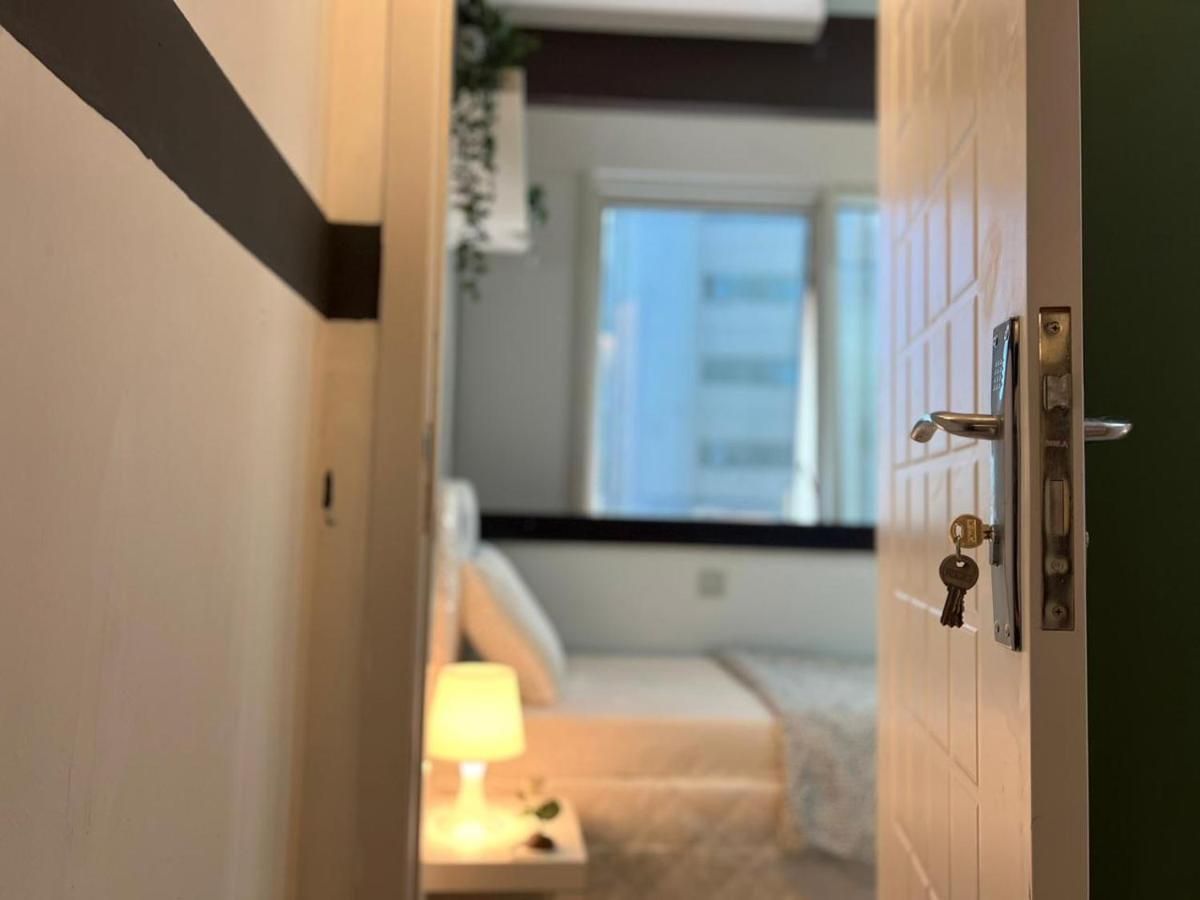 Partition With Window Near Moe Metro * Dubai