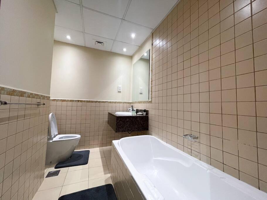 Spacious 4br In Jbr Next To The Apartment Dubai