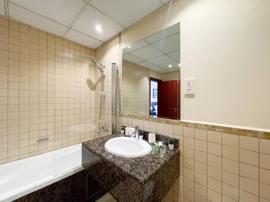 Spacious 4br In Jbr Next To The * Dubai