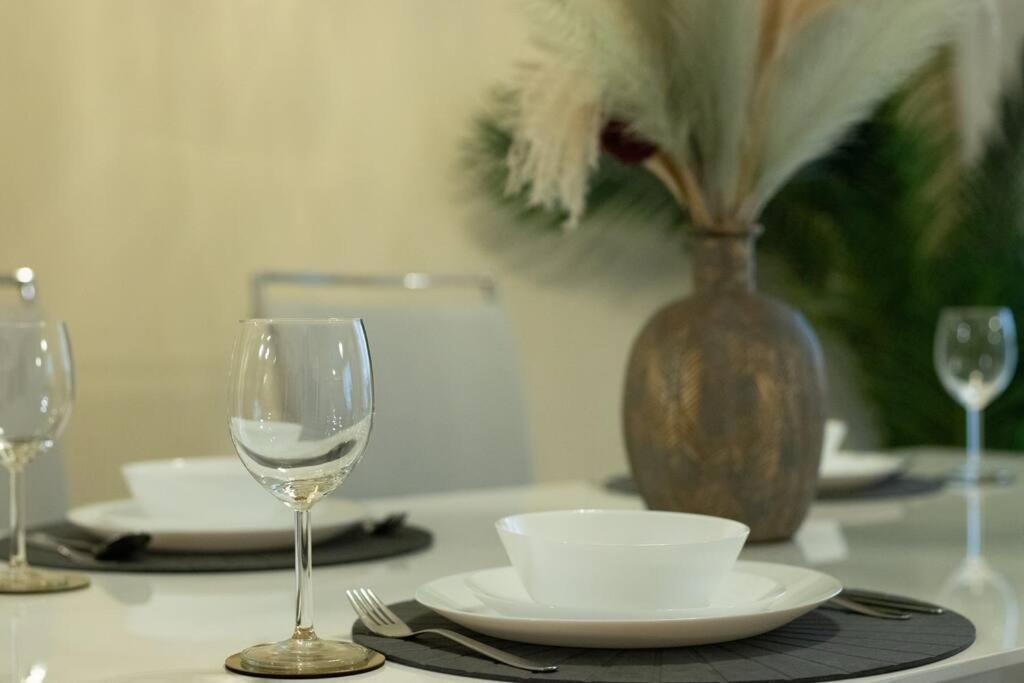 Apartment Spacious 4br In Jbr Next To The *