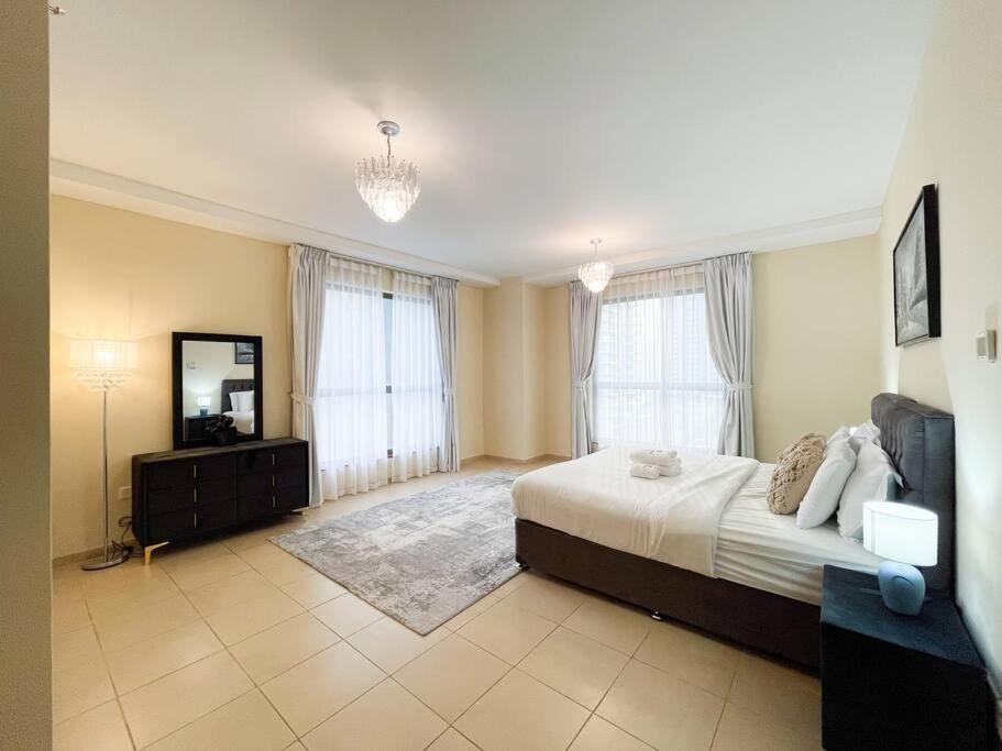 Spacious 4br In Jbr Next To The * Dubai