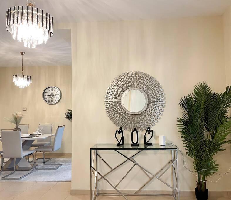 Apartment Spacious 4br In Jbr Next To The