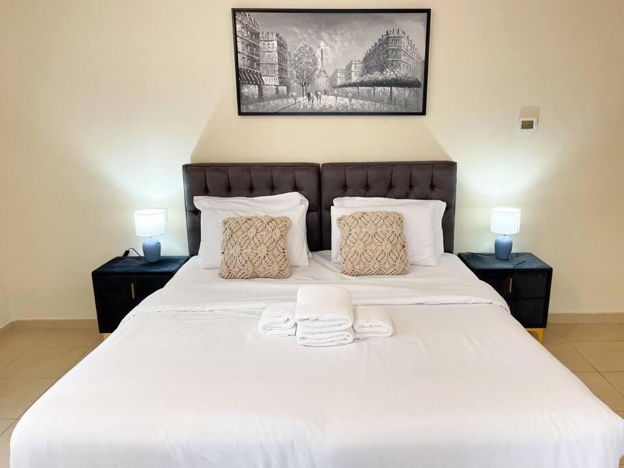Apartment Spacious 4br In Jbr Next To The *