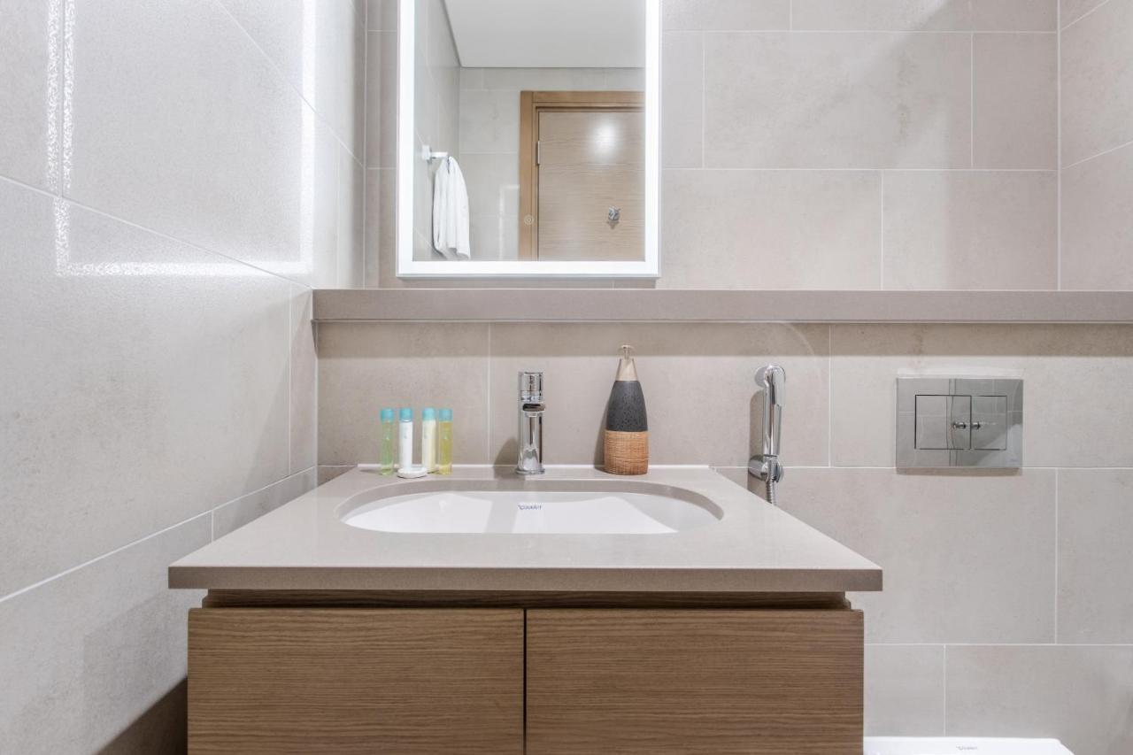 By Latinem Luxury 2br W1504 Near Burj Khalifa Dubai