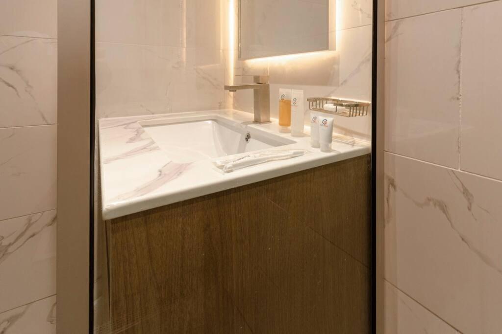 Compact In Dubailand V Tower - Ezytrac Apartment