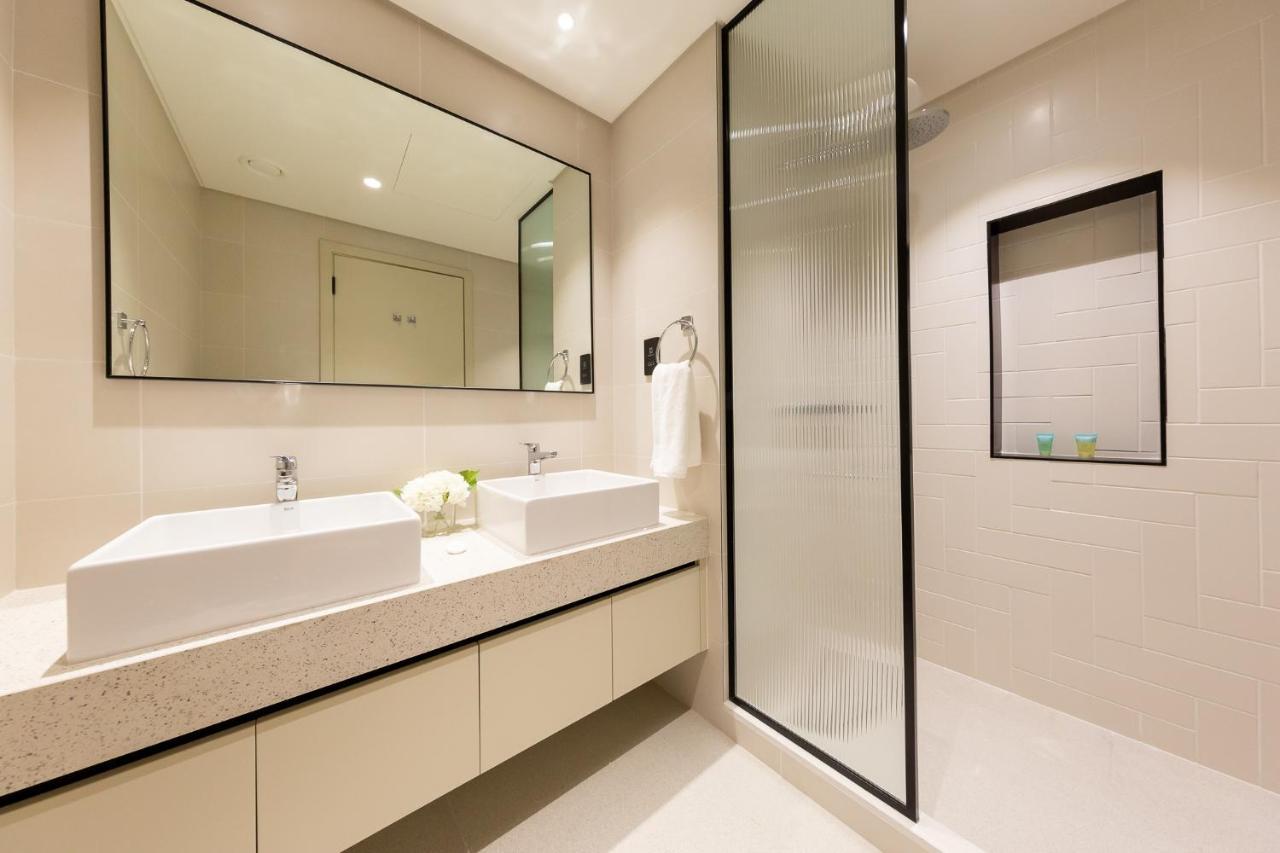 Stunning 2br With Private Access Apartment Dubai