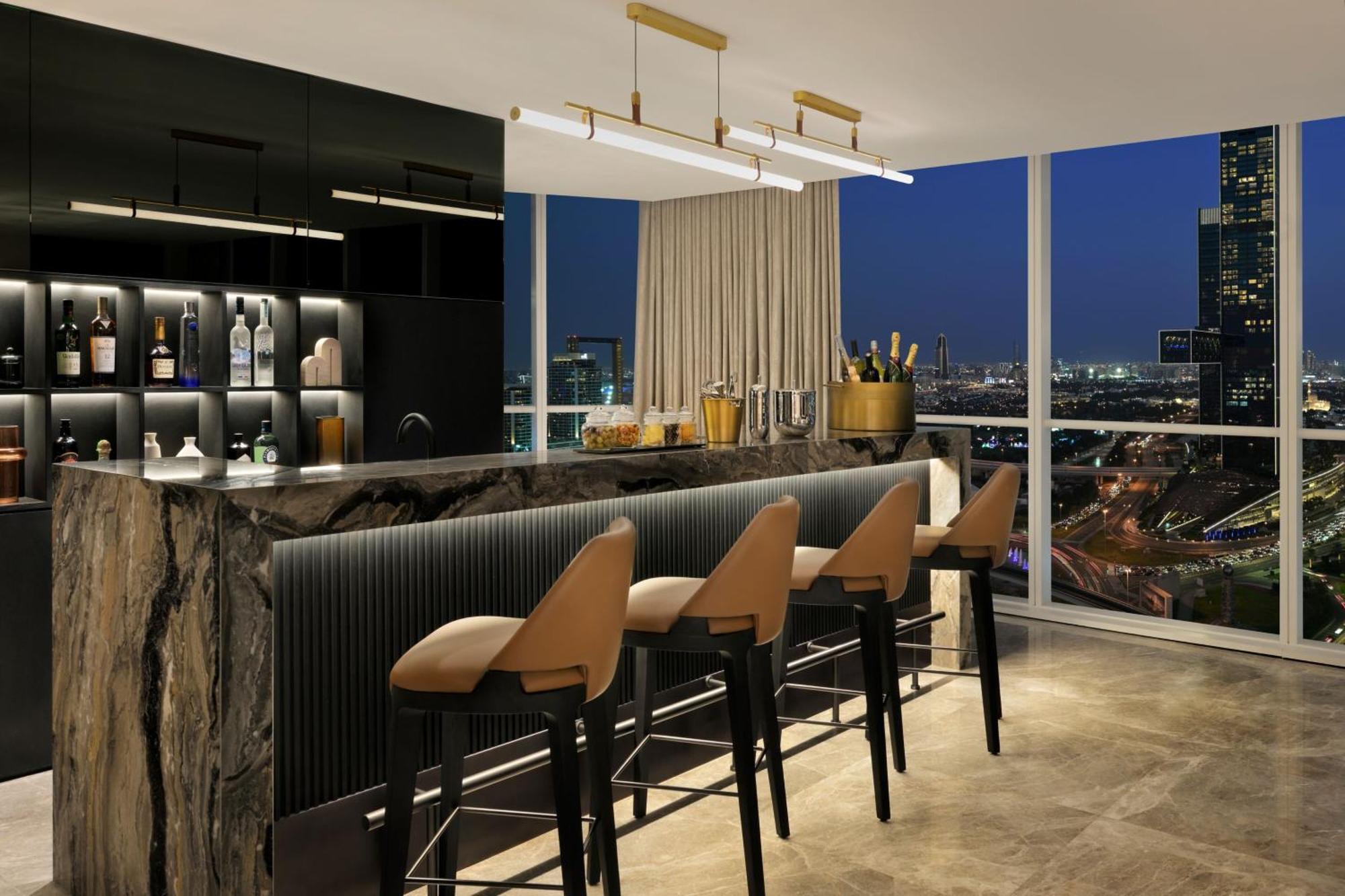 Sheraton Grand Hotel, Hotel 5*