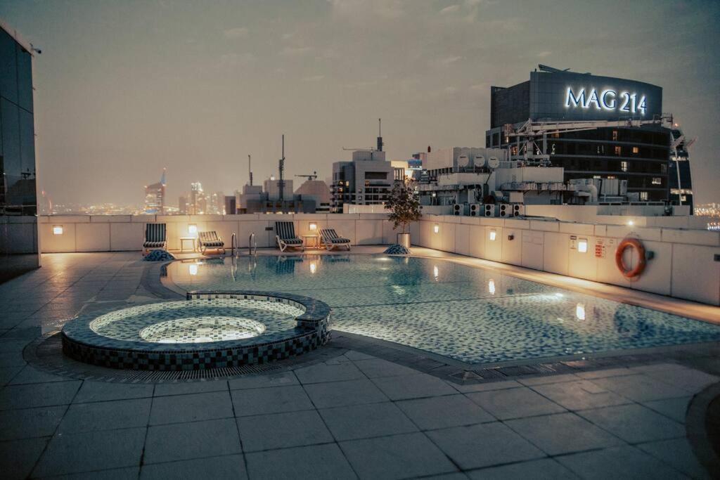 Luxury 3 Bedroom Sub Penthouse With Rooftop Pool