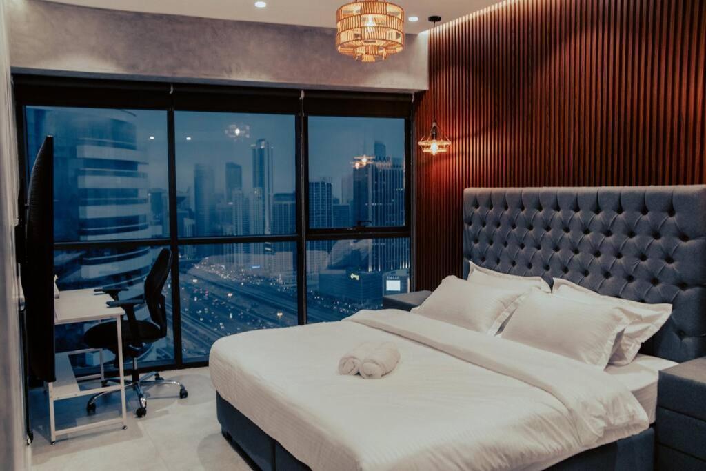 Apartment Luxury 3 Bedroom Sub Penthouse With Rooftop Pool Dubai