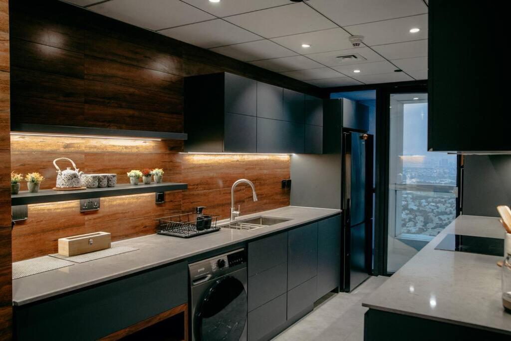 Luxury 3 Bedroom Sub Penthouse With Rooftop Pool Dubai