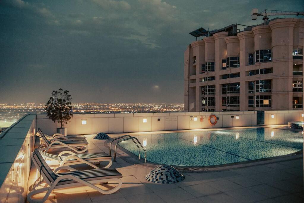 Luxury 3 Bedroom Sub Penthouse With Rooftop Pool