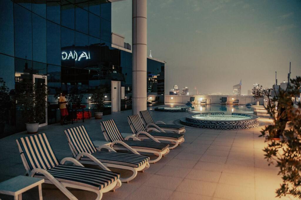 Luxury 3 Bedroom Sub Penthouse With Rooftop Pool Apartment *