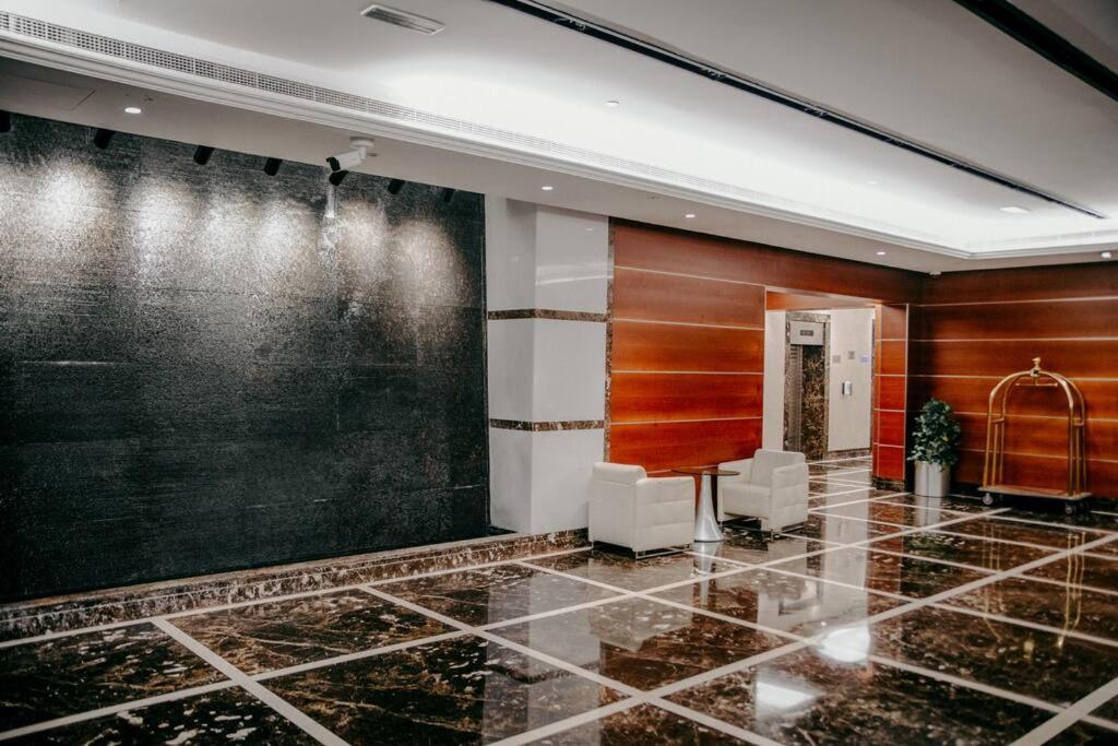 Luxury 3 Bedroom Sub Penthouse With Rooftop Pool Apartment Dubai