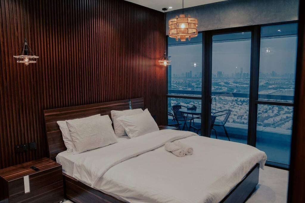 Luxury 3 Bedroom Sub Penthouse With Rooftop Pool Apartment *