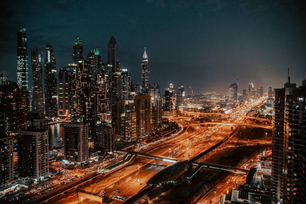Apartment Luxury 3 Bedroom Sub Penthouse With Rooftop Pool *