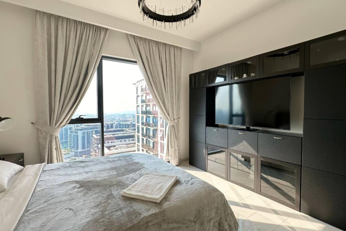 Luxury 2br In Hills With Full Park View Apartment *
