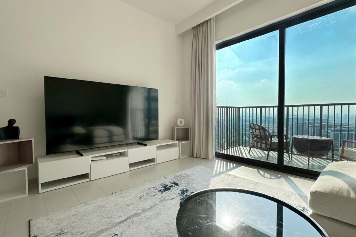 Luxury 2br In Hills With Full Park View Apartment