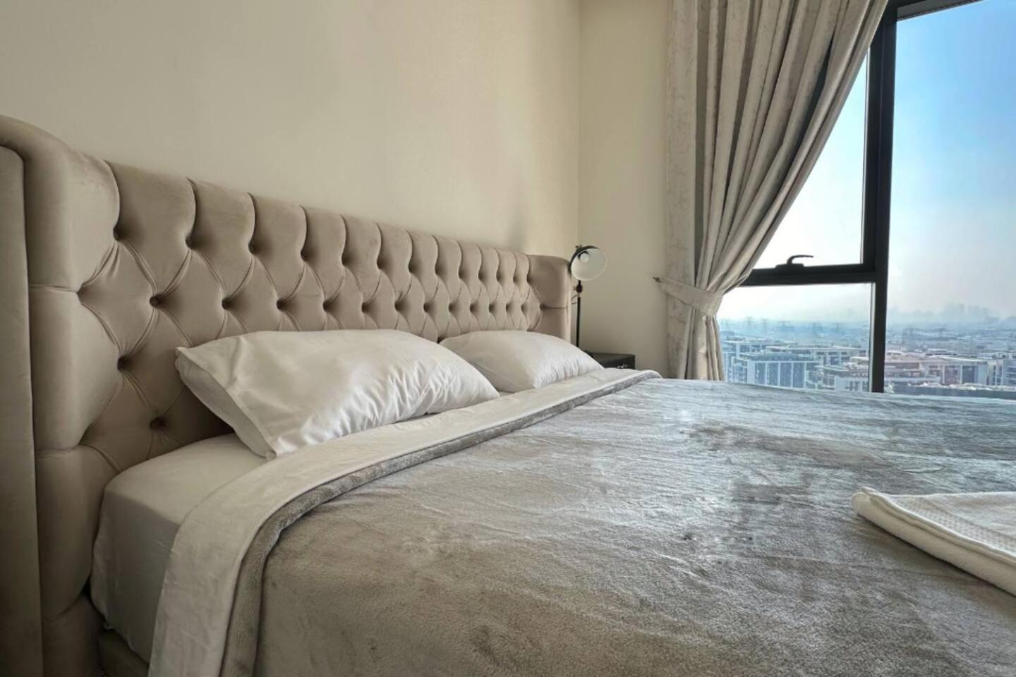 Luxury 2br In Hills With Full Park View *